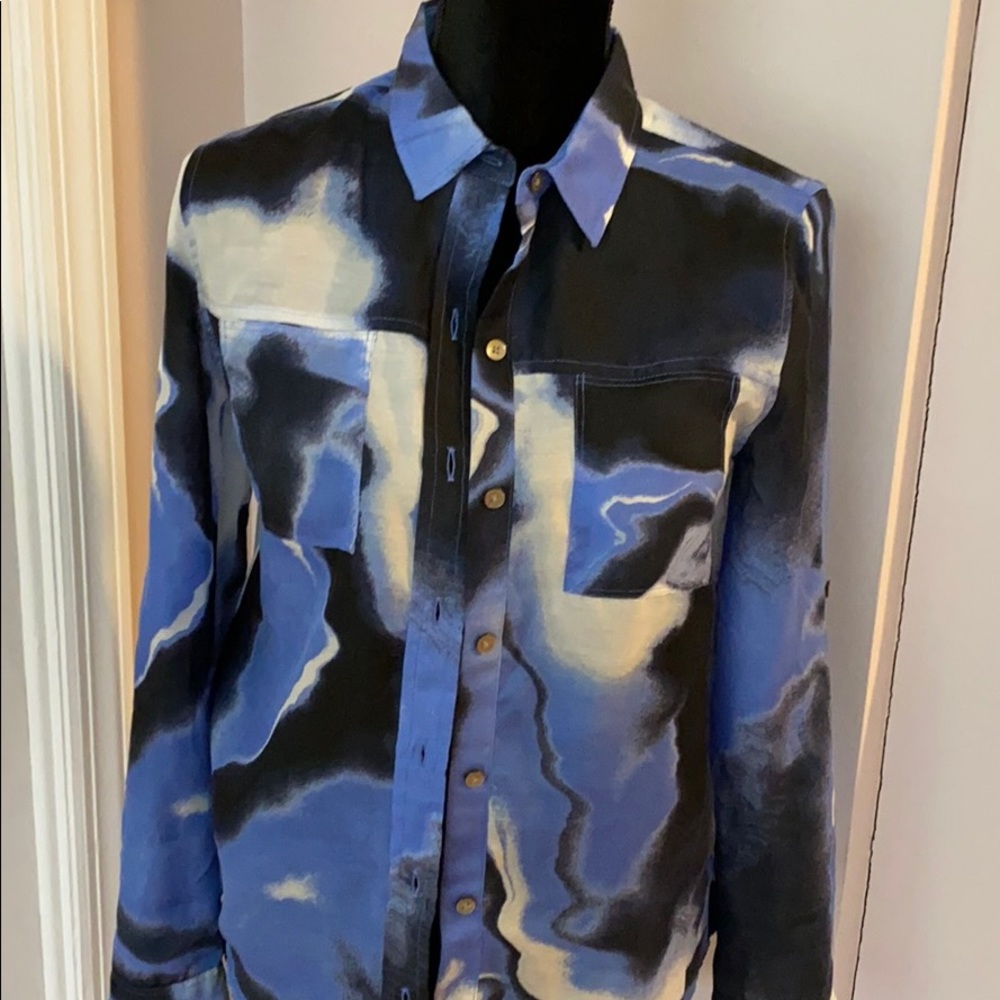 Women’s button down blouse like new worn once